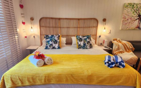 Private Hotel Studio Apartment- In Ramada Resort - Full Kitchen